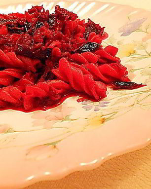 Паста с свекольным соусом