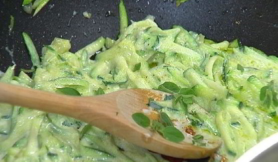 паста с цукини, пеперончино и мятой