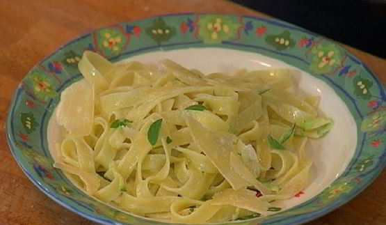 паста с цукини, пеперончино и мятой