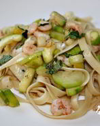 Паста с цуккини, лимоном и креветками