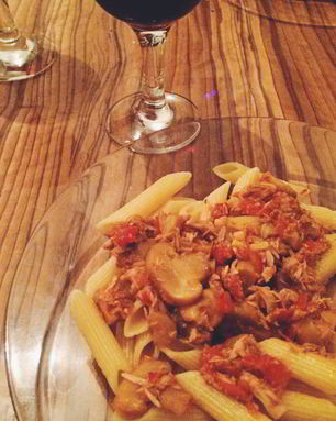 Паста с тунцом и шампиньонами