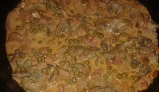 паста с ветчиной и горошком