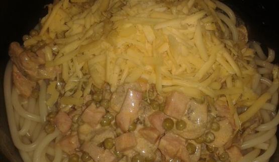 паста с ветчиной и горошком