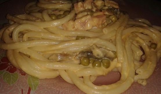 паста с ветчиной и горошком