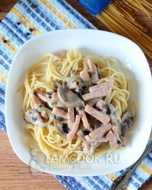 Паста с ветчиной и грибами