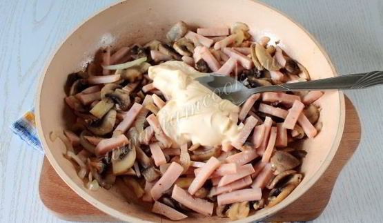 паста с ветчиной и грибами