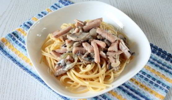 паста с ветчиной и грибами