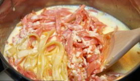 паста с ветчиной и сыром со сливками