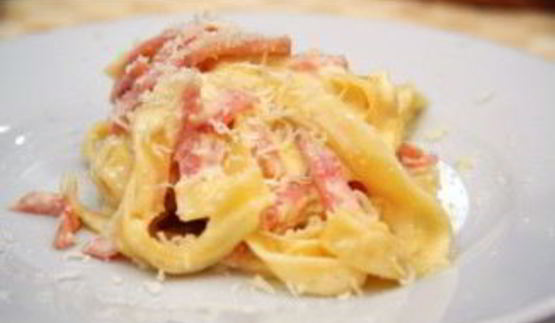 паста с ветчиной и сыром со сливками