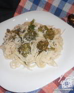 Паста со сметанным соусом и брокколи