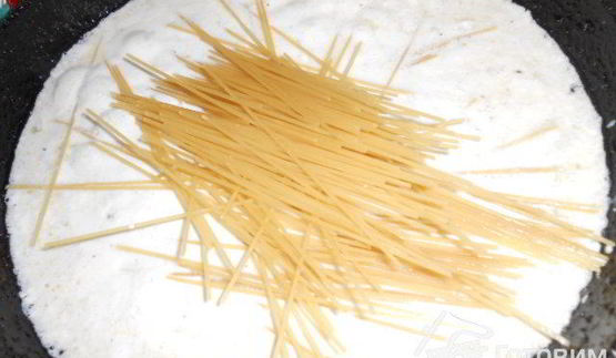 паста со сметанным соусом и брокколи