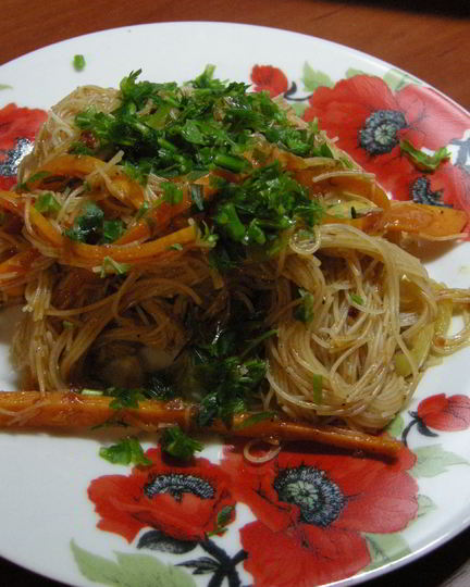 Рецепт рисовой лапши, обжаренной с овощами