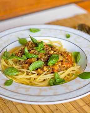 Спагетти болоньезе с соевым фаршем