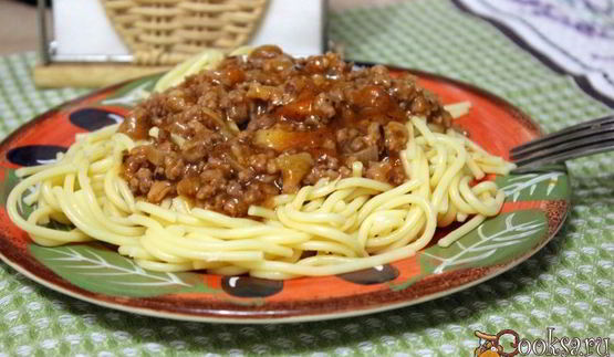 спагетти с ароматным мясным соусом