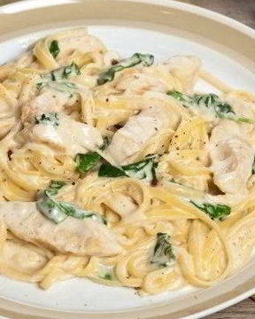 Спагетти с куриным филе в сметанном соусе