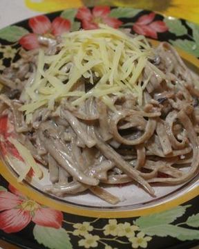 Спагетти с морепродуктами и грибами