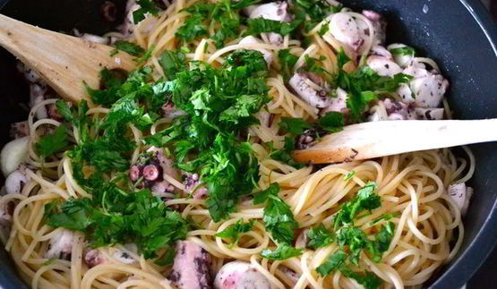 спагетти с осьминогом