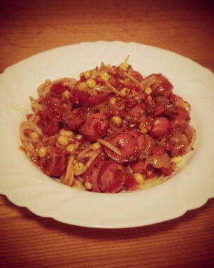 Спагетти с сосисками и кукурузой