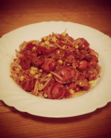Рецепт спагетти с сосисками и кукурузой