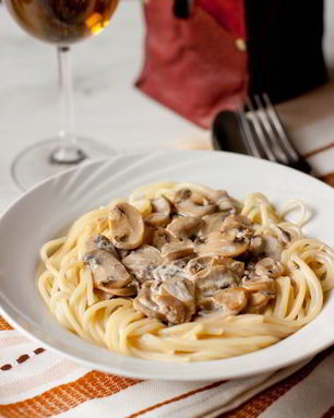 Спагетти со сливочно-грибным соусом