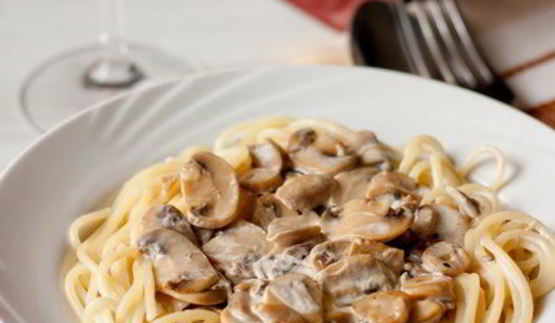 спагетти со сливочно-грибным соусом
