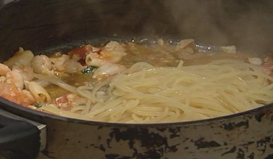 спагетти в рыбном соусе