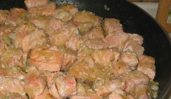 спагетти в сливочно-сырном соусе с семгой