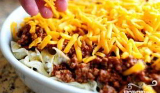 запеченная лапша с томатным соусом и индейкой