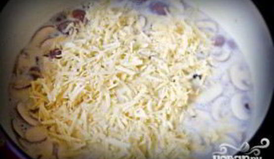 запеченная паста с колбасой и помидорами