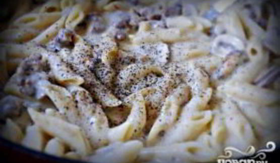 запеченная паста с колбасой и помидорами