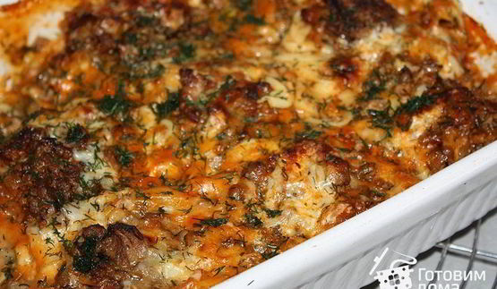 запеченные под сыром гнезда-спагетти с фаршем и грибами