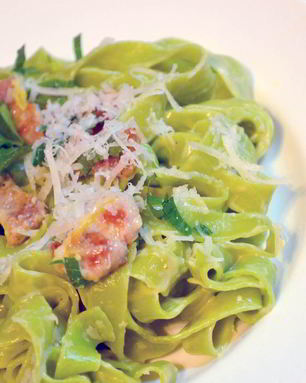 Зеленая паста феттучини карбонара