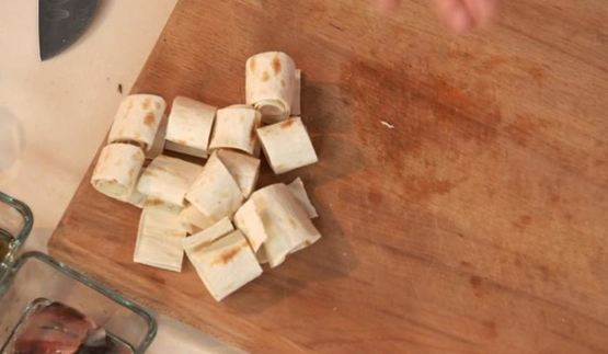 баранина, томленная с ежевикой в пивном соусе