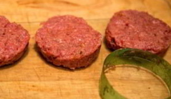 бифштекс рубленый с яйцом