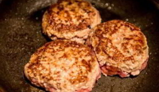 бифштекс рубленый с яйцом