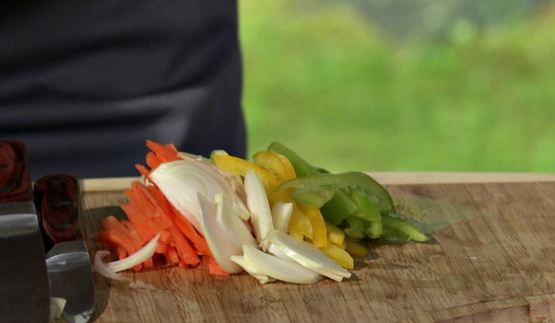 фаршированная куриная грудка с теплым салатом