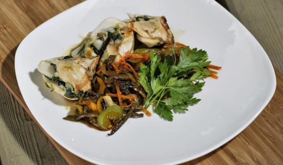 фаршированная куриная грудка с теплым салатом