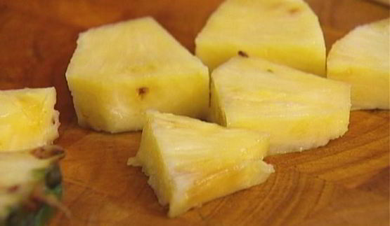 фруктовые кебабы под апельсиново-медовым соусом