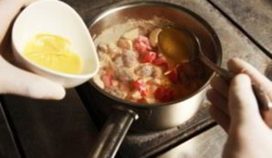 говядина с картошкой на сковороде