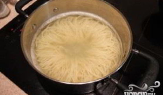 говядина с лапшой в кисло-сладком соусе