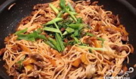 говядина с лапшой в кисло-сладком соусе