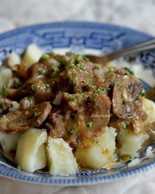 Говядина с луком-пореем и грибами