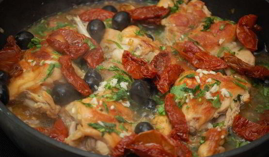 кролик с маслинами и коньяком