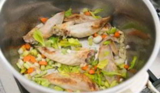 крылышки индейки с подливкой