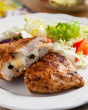 Куриная грудка, фаршированная моцареллой и каперсами
