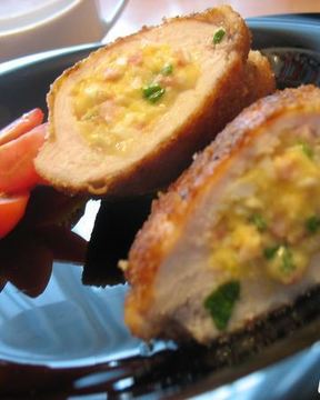 Куриная грудка, фаршированная сыром и зеленью