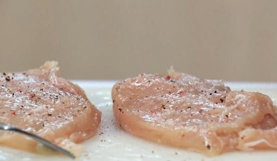 куриное филе с картофелем и грибным соусом