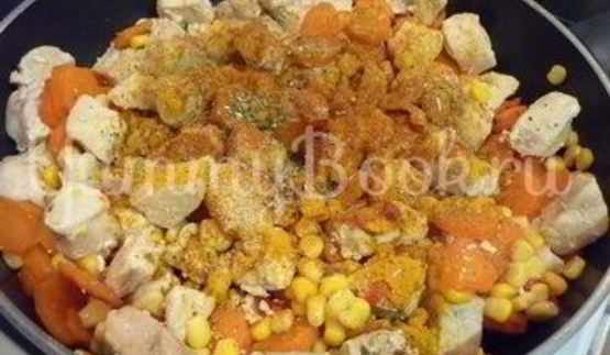 куриное филе с овощами в сметанном соусе