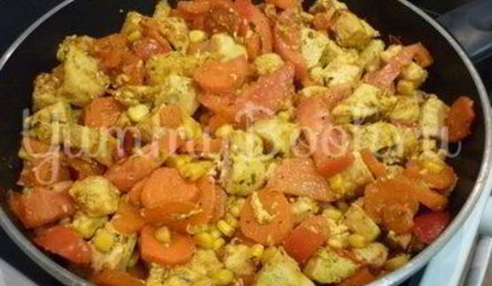 куриное филе с овощами в сметанном соусе