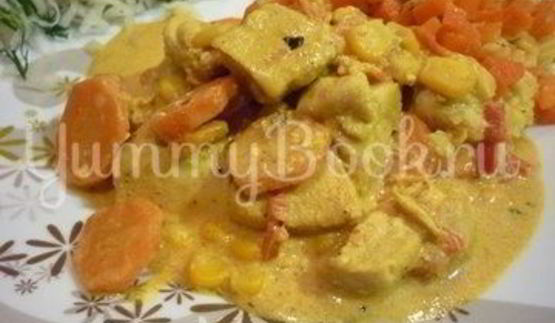 куриное филе с овощами в сметанном соусе